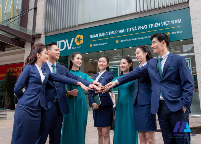 Tổng hợp 100+ mẫu đồng phục ngân hàng đẹp, chuyên nghiệp