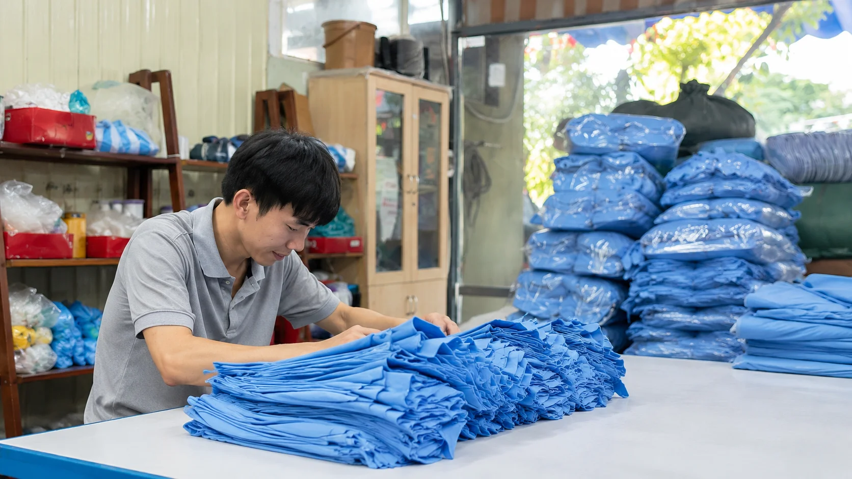 Công đoạn thiết kế và may mẫu đồng phục