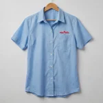 Áo Sơ Mi Đồng Phục Xanh Nhạt Ngắn Tay Logo Đỏ - anh chinh flatlay