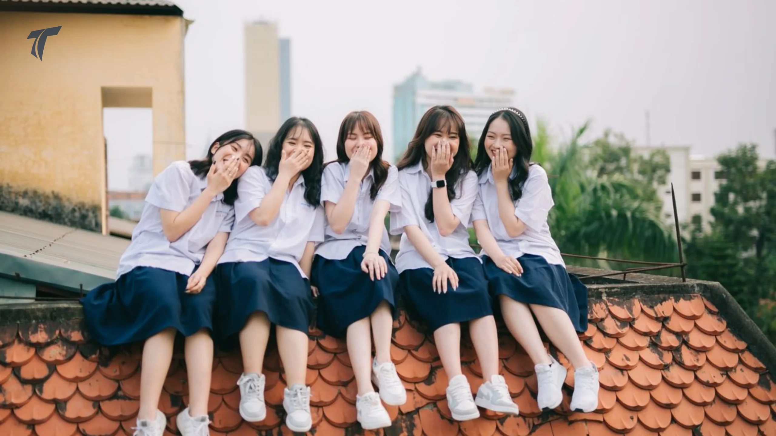 Chân váy học sinh nữ phối áo sơ mi trắng cho trường học tại Đà Nẵng