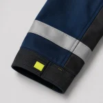 Đồng phục bảo hộ xanh navy phối phản quang vàng mẫu 2 Thành Tín - ảnh cận tay áo, túi và chi tiết phản quang